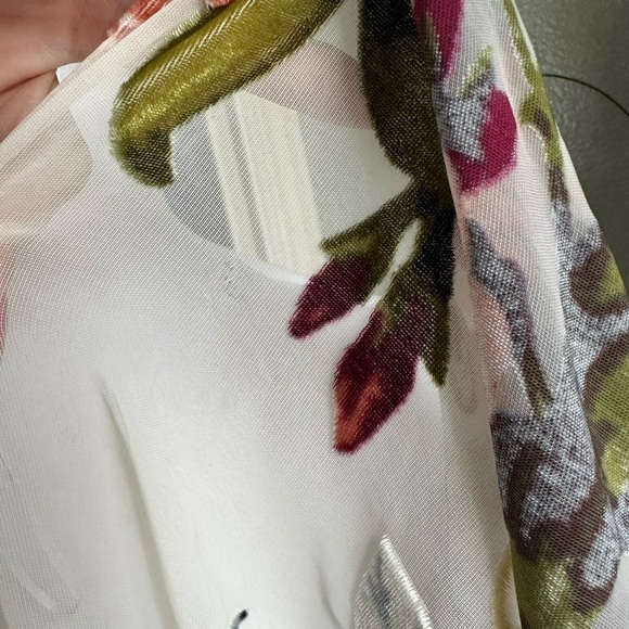 Woven Heart Floral Kimono Cardigan Swim Cover Lounge Top
OS - Picture 10 of 17